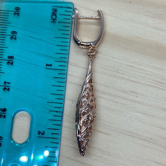 🌟 Gold Plated Drop Earrings - Picture 5 of 5